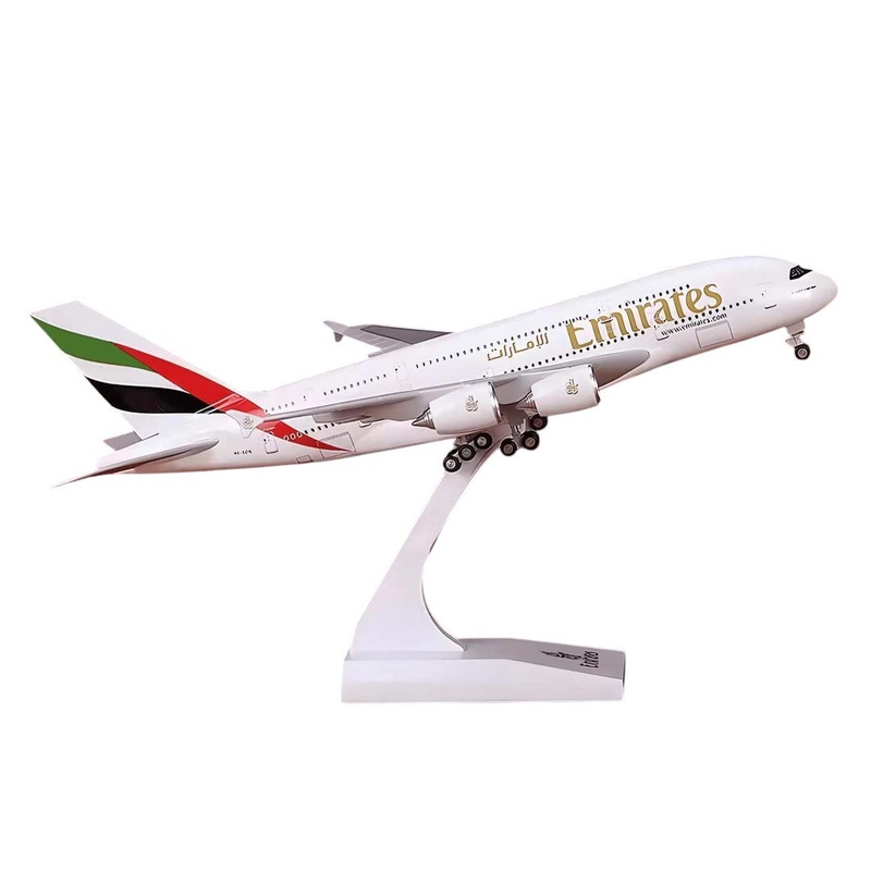 Diecast Collectible 1:250 Scale Model Airplane With Light & Sound   Emirates Airbus A380-800