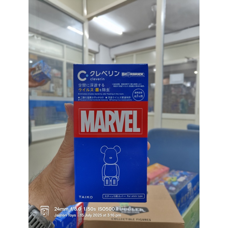 Cleverin  BE@RBRICK Ultimate Action Figure Marvel Design  Air Purifying Collectible (1 Random Figure)