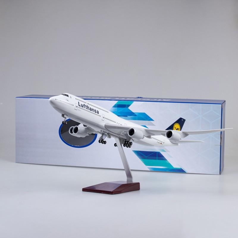 Lufthanssa Airlines Boeing 747-8 Aircraft LED Light - Airplane 1:160 Plane Decoration & Gift - 46 cm